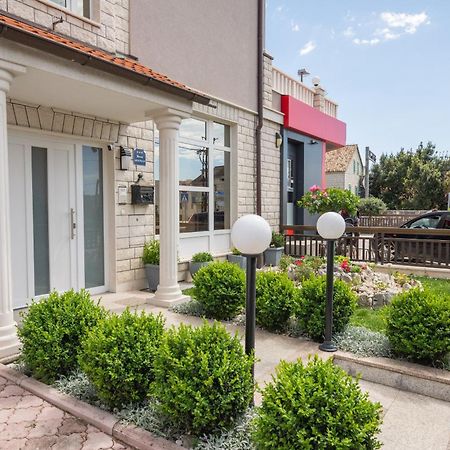 Apartments Lovric With Sea View Kaštela Exterior foto